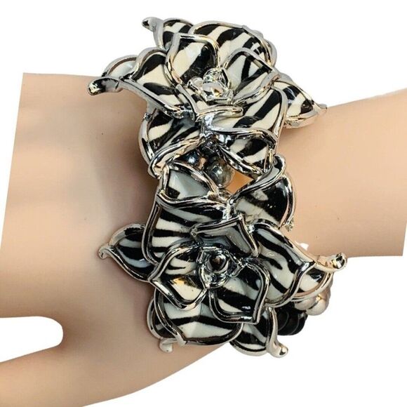 Vintage Black & White Zebra Print Multi Strand Silver Flower Stretch Bracelet 6” - Picture 2 of 6